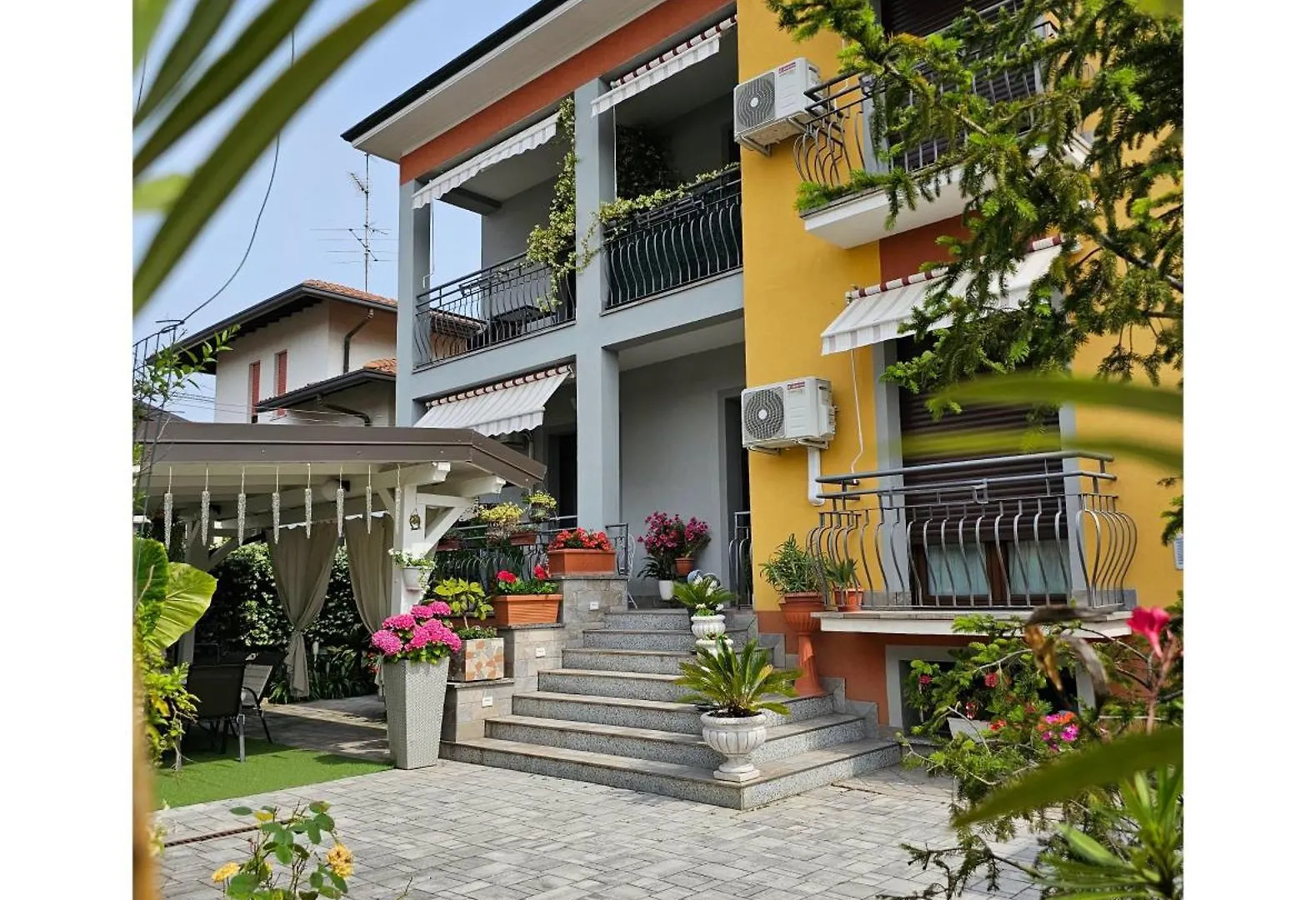 *** Bed & Breakfast The Dreamers Cardano Al Campo Italy